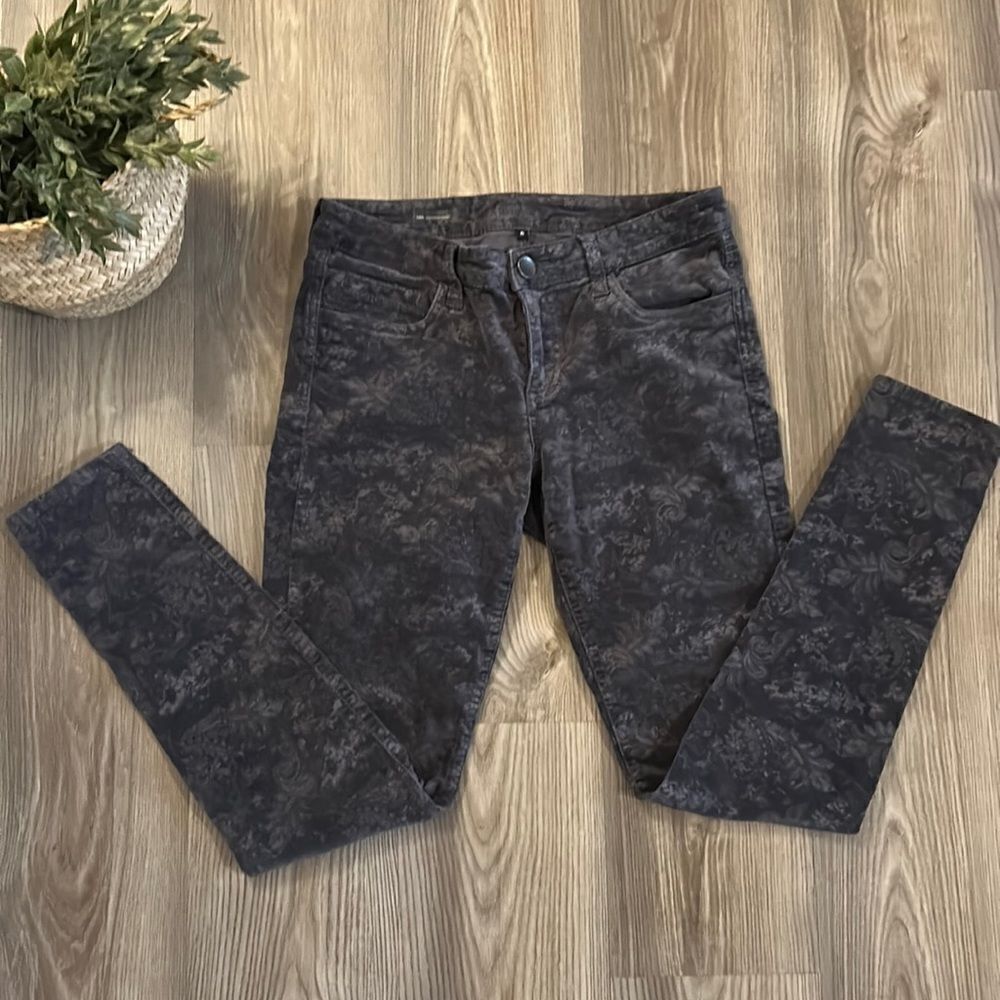 LIKE NEW KUT FROM THE KLOTH GRAY VELVET PANTS WITH PAISLEY SIZE 6